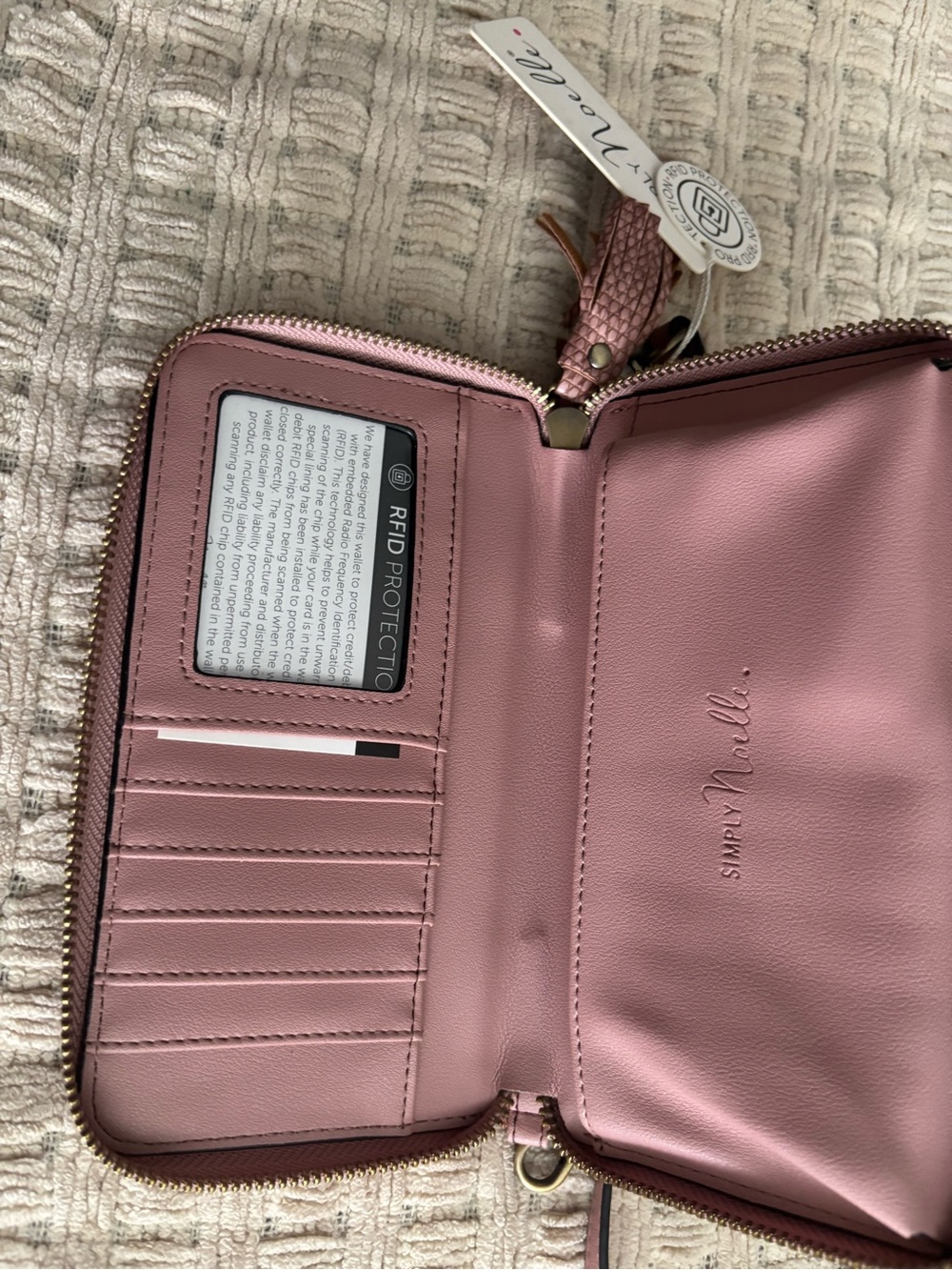 Simple Noelle Pink Textured Crossbody Bag with Gold Hardware - Picture 5 of 8